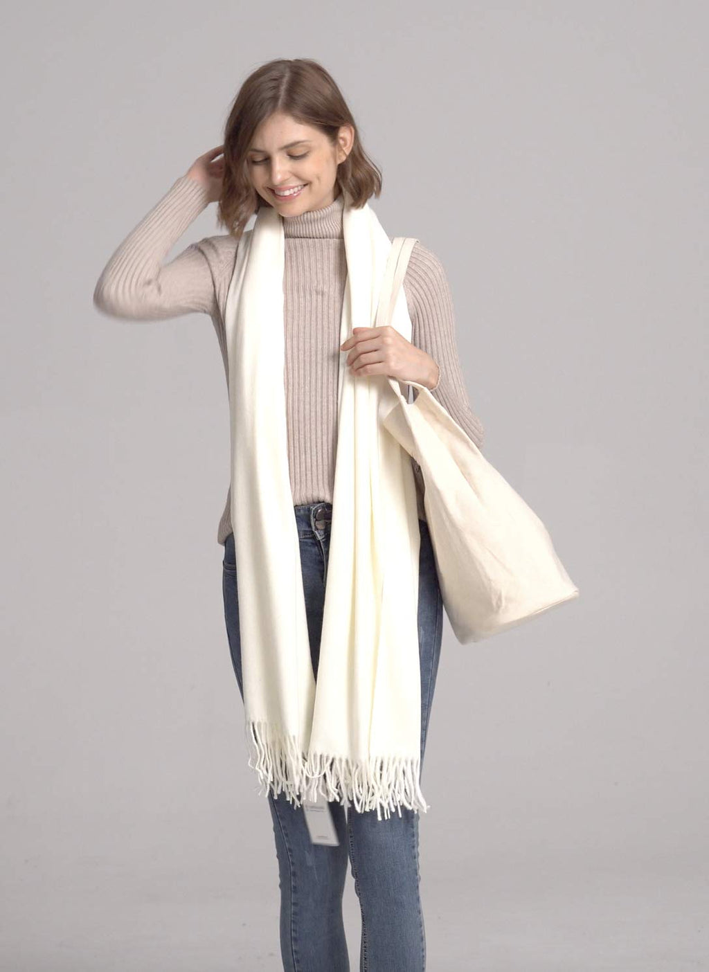 Jeelow winter blanket scarf in Plush Viscose White, 100% viscose, 28 x 79 in., photo 2