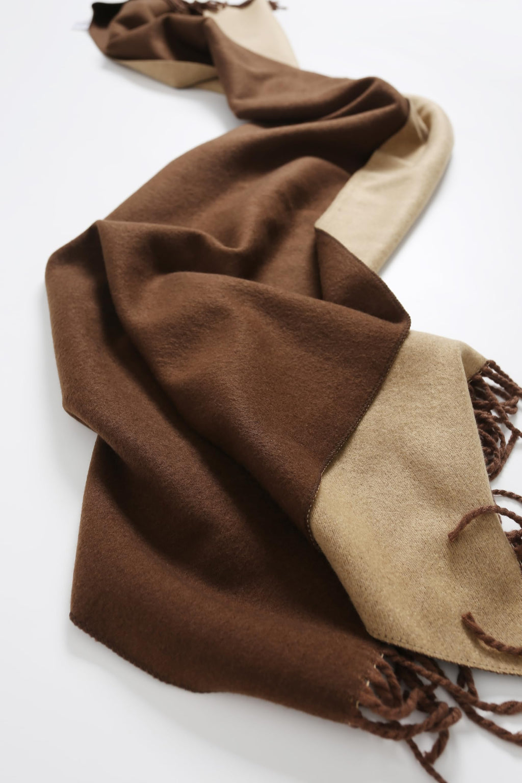 Jeelow reversible two-tone winter scarf in Coffee Brown, 100% acrylic, 31 x 70.5 in., photo 3