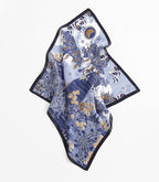 Toile square laid on the diagonal, engraved foliage and a moon medallion at the top