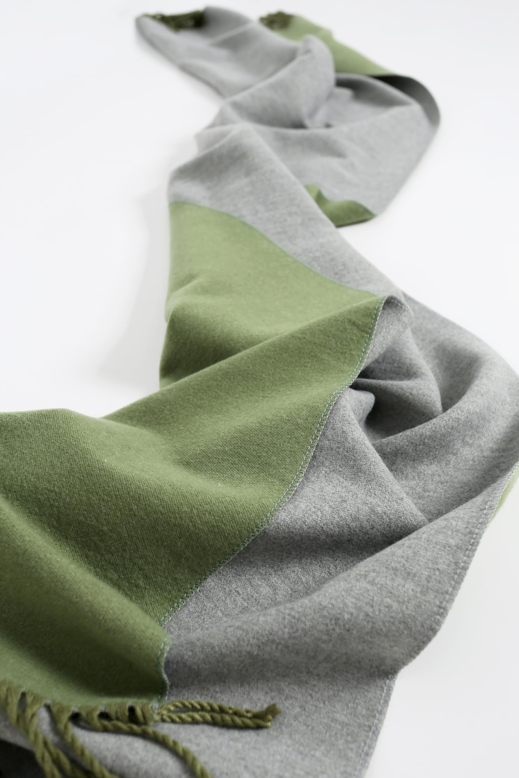 Jeelow reversible two-tone winter scarf in Tea Grey, 100% acrylic, 31 x 70.5 in., photo 5