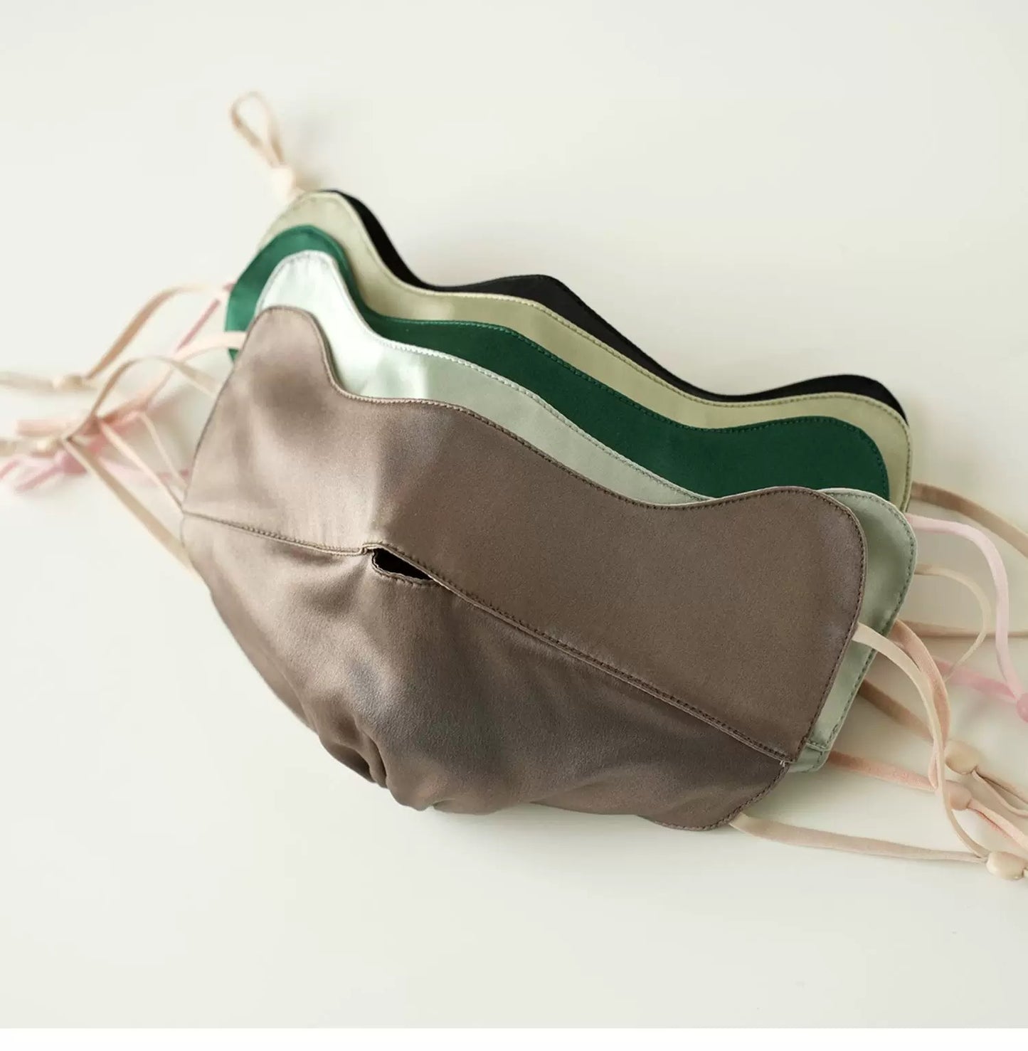 Jeelow 100% Mulberry Silk Face Cloth Mask Washable Reusable Breathable 22 Momme Double Layer Two Tone Adjustable Straps
