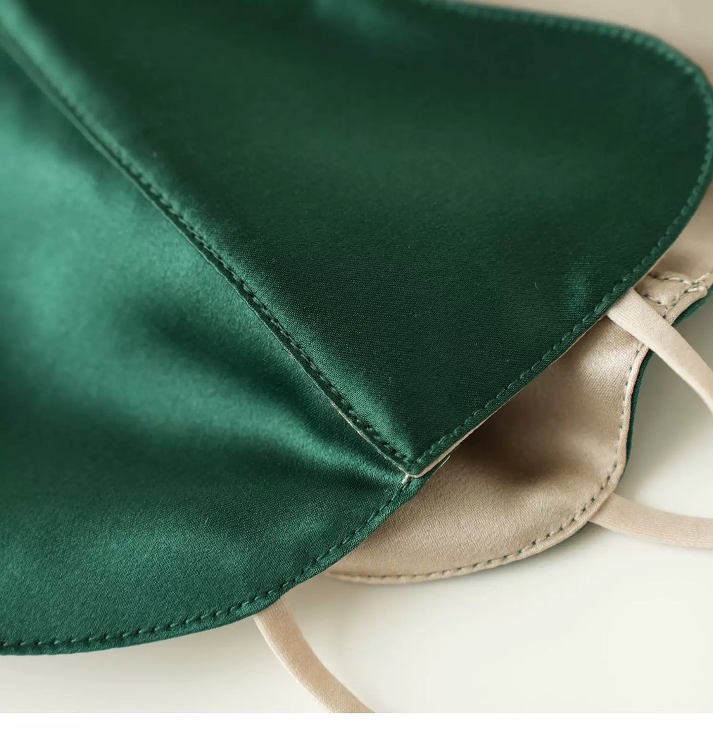 Jeelow 100% Mulberry Silk Face Cloth Mask Washable Reusable Breathable 22 Momme Double Layer Two Tone Adjustable Straps