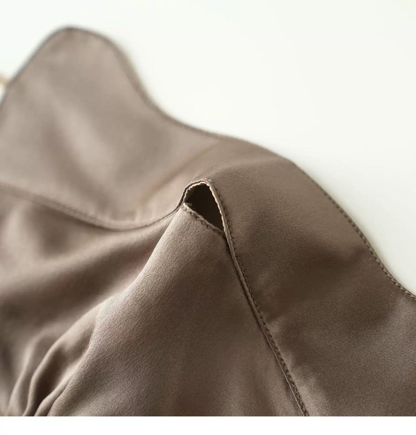 Jeelow 100% Mulberry Silk Face Cloth Mask Washable Reusable Breathable 22 Momme Double Layer Two Tone Adjustable Straps